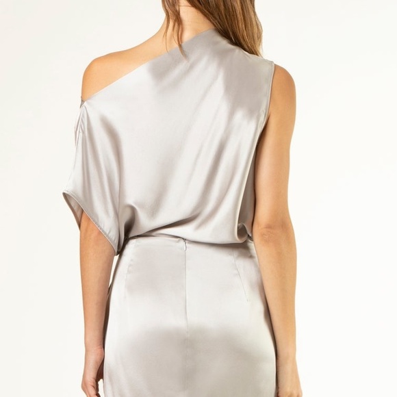 Michelle Mason Asymmetrical Drape Silk Off Shoulder Blouse Sterling- NEW -Size 4 - Picture 2 of 9